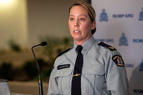 Daniel Crump / Winnipeg Free Press. Corporal Julie Courchaine, Manitoba RCMP&#x2019;s Media Relations Officer, speaks to the media about a random kidnapping that occurred on Friday, November 25, in the Portage La Prairie area. The press conference took place at RCMP &#x201c;D&#x201d; division headquarters in Winnipeg. November 26, 2022.