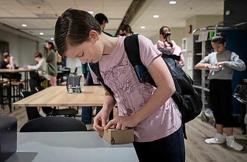 JESSICA LEE / WINNIPEG FREE PRESS
Oliver packs his lunch for the next day using leftovers in the school cafeteria.