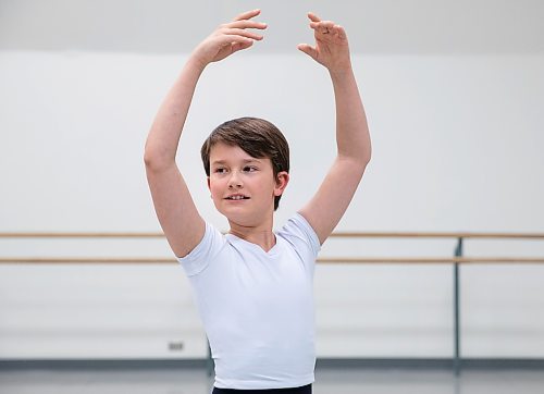 JESSICA LEE / WINNIPEG FREE PRESS
Oliver Sinex, 12, takes part in a dance class. He hopes to join a ballet company one day after graduating from the Royal Winnipeg Ballet’s Professional Division program.