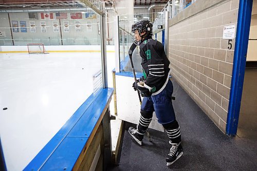 MIKE DEAL / WINNIPEG FREE PRESS
Transcona Titans, Savan Keo,17, during practice at the Gateway Recreation Centre early Thursday morning.
See AV Kitching story 
230302 - Thursday, March 02, 2023.