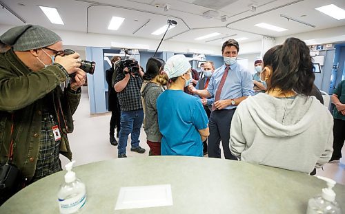 MIKE DEAL / WINNIPEG FREE PRESS
Prime Minister, Justin Trudeau, along with Kevin Lamoureux, MP for Winnipeg North, and Terry Duguid, MP for Winnipeg South, visit health care workers at the Grace Hospital Friday afternoon.
230303 - Friday, March 03, 2023.