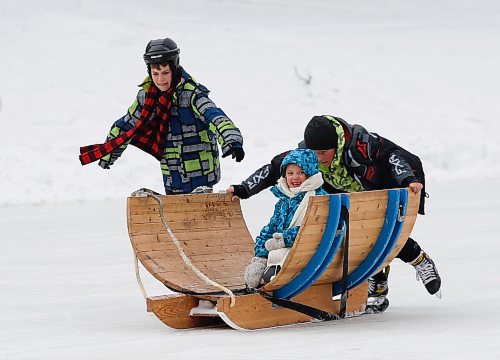 JOHN WOODS / WINNIPEG FREE PRESS
Gavin, left, and Etta Morrisseau with their cousin Ondray Dubuc-McDonald enjoy a sleigh ride and skating at the Forks Sunday, March 5, 2023. 

Re: piche