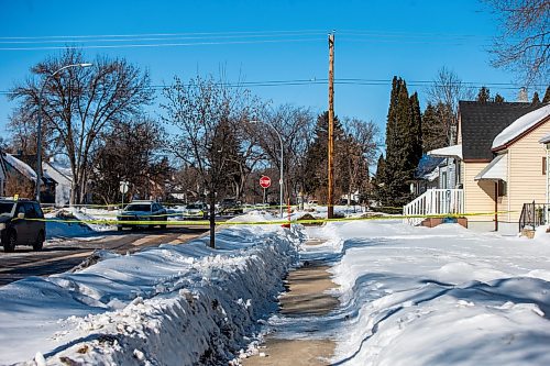 MIKAELA MACKENZIE / WINNIPEG FREE PRESS

Police investigate 259 Amherst Street in Winnipeg on Monday, March 6, 2023.  A 15-year-old boy was shot and died (and a 17-year-old was injured) in the area early this morning. For Malak story.

Winnipeg Free Press 2023.