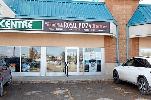 MIKE DEAL / WINNIPEG FREE PRESS
Original Royal Pizza, 6-1500 Dakota St.
Dina and her husband Christian Davis with Dina's father, Tom Iliopoulos, who started Original Royal Pizza in 1975, on St. Anne's Road, just south of Bishop Grandin. 
230309 - Thursday, March 09, 2023.