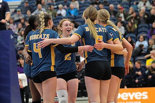 Brandon University Bobcats' sophomore Carly Thomson, centre, was the only setter all season due to an injury to Tielle Hagel, who dropped out of BU after the fall semester. (Thomas Friesen/The Brandon Sun)