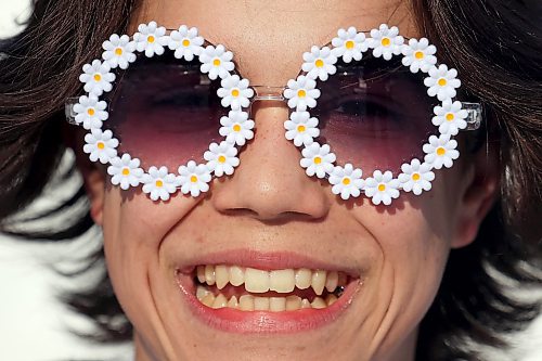 13032023
Cale Calcut wears some spring themed flowery sunglasses while walking along Aberdeen Avenue on a sunny yet still wintery Monday.
(Tim Smith/The Brandon Sun)