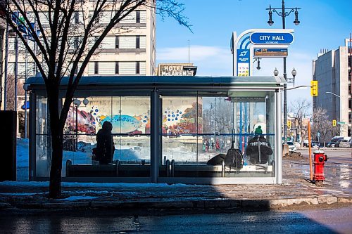 MIKAELA MACKENZIE / WINNIPEG FREE PRESS

City Hall bus shelter at Main Street and William Avenue, where a woman recently overdosed and was given naloxone by training officers and cadets, in Winnipeg on Tuesday, March 14, 2023. For Chris story.

Winnipeg Free Press 2023.