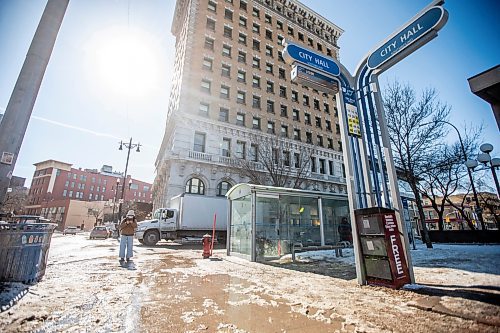 MIKAELA MACKENZIE / WINNIPEG FREE PRESS

City Hall bus shelter at Main Street and William Avenue, where a woman recently overdosed and was given naloxone by training officers and cadets, in Winnipeg on Tuesday, March 14, 2023. For Chris story.

Winnipeg Free Press 2023.