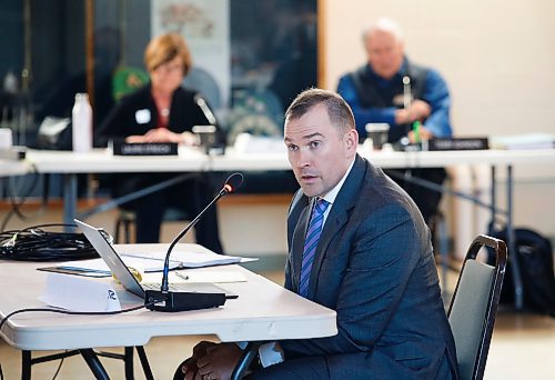 JOHN WOODS / WINNIPEG FREE PRESS
Sander Duncanson speaks at a Clean Environment Commission hearing with respect to a proposed silica sand mine near Springfield in Steinbach, Monday, March 6, 2023. The mine has been contested by local residents and environmental groups.

Re: rutgers