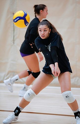 JOHN WOODS / WINNIPEG FREE PRESS
University of Manitoba Bison volleyball player Andi Almonte during training at the university Tuesday, October 11, 2022. 

Re: sawatzky
