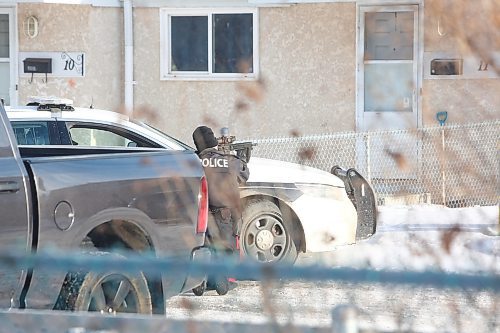 MIKE DEAL / WINNIPEG FREE PRESS
Winnipeg Police at the scene of a standoff in a residential area close to the Concordia Hospital, Louelda Street between Concordia and Kimberly Ave is closed. 
230315 - Wednesday, March 15, 2023
