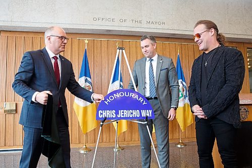 MIKE DEAL / WINNIPEG FREE PRESS
Mayor Scott Gillingham (left) along with Councillor Evan Duncan (centre) presents Chris Jericho (right) with a street named after him during a presentation at City Hall Wednesday morning.
230315 - Wednesday, March 15, 2023.