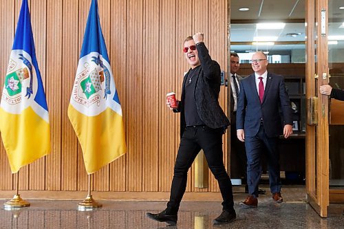 MIKE DEAL / WINNIPEG FREE PRESS
Mayor Scott Gillingham presents Chris Jericho with a street named after him during a presentation at City Hall Wednesday morning.
230315 - Wednesday, March 15, 2023.