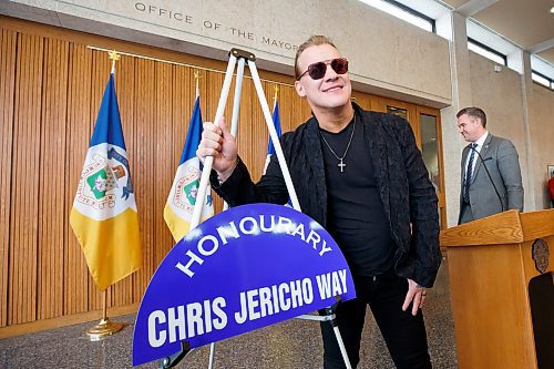 MIKE DEAL / WINNIPEG FREE PRESS
Mayor Scott Gillingham presents Chris Jericho with a street named after him during a presentation at City Hall Wednesday morning.
230315 - Wednesday, March 15, 2023.