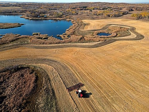 18102022
A tractor tills land on the southern edge of the Brandon Hills on a sunny Tuesday. (Tim Smith/The Brandon Sun)