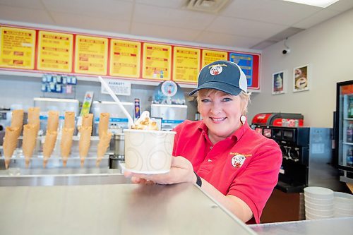 Mike Sudoma/Winnipeg Free Press
Lynn Dusessoy of Sargeant Sundae serves one of their first ice cream treats of the year Friday afternoon as the ice cream shop opens its once doors again after a cold winter off
March 17, 2023 