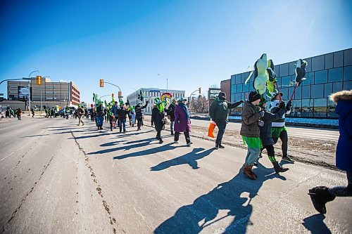 MIKAELA MACKENZIE / WINNIPEG FREE PRESS

The St. Patrick&#x573; Day parade makes its way down Portage Avenue after leaving from the Irish Cultural Centre in Winnipeg on Saturday, March 18, 2023. Standup.

Winnipeg Free Press 2023.