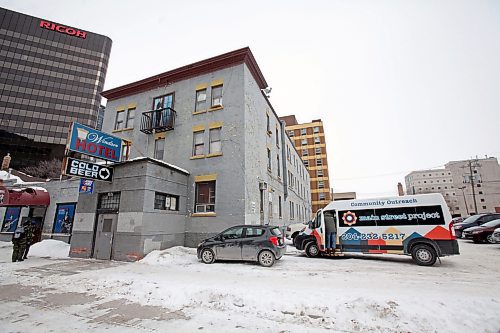 ERIK PINDERA/WINNIPEG FREE PRESS

Main Street Project outreach workers are seen at the Windsor Hotel on Garry Street on Thursday. 