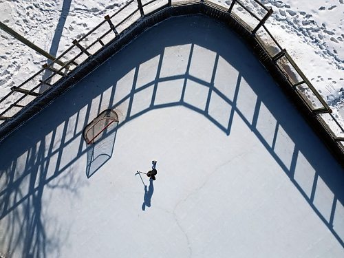 22032023
Andre Pashe casts a shadow as he practices his shots on net at the Central Community Club rink on a sunny Wednesday afternoon. 
(Tim Smith/The Brandon Sun)
