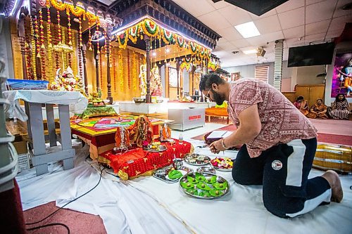 MIKAELA MACKENZIE / WINNIPEG FREE PRESS


Sourabh Phull prepares the Durga Mata deity altar for shanti puja at the Hindu Temple before the Navratri evening celebration in Winnipeg on Wednesday, March 22, 2023. 
For Romona Goomansingh story.

Winnipeg Free Press 2023.