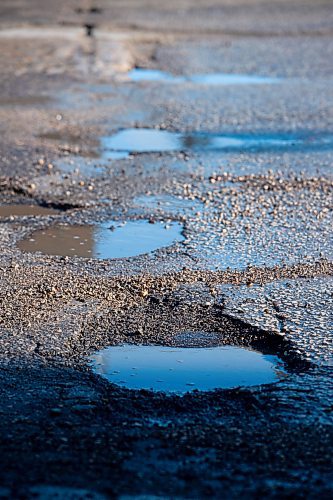 Mike Sudoma / Winnipeg Free Press
A lineup of pot holes at the intersection of Grovesnor Ave and Stafford St Wednesday evening
March 30, 2022