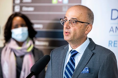 MIKAELA MACKENZIE / WINNIPEG FREE PRESS

Dr. Chris Christodoulou, cardiac anesthesiologist, speaks at a funding announcement expanding the Manitoba pain program at a press conference at the Health Sciences Centre in Winnipeg on Thursday, March 23, 2023. For Katie/Erik story.

Winnipeg Free Press 2023.