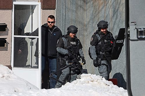 23032023
Members of the Brandon Police Service execute a warrant, according to officers on scene, at a home in the 300 block of 11th Street in Brandon on Thursday. (Tim Smith/The Brandon Sun)