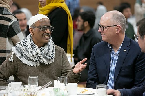BROOK JONES / WINNIPEG FREE PRESS
Khawja Latif, who is the board chair of the Manitoba Islamic Association talks with Winnipeg Mayor Scott Gillingham, while attending Iftar, which is the breaking of the day-long fast during Ramadan at the Grand Mosque in Winnipeg, Man., Friday, March 24, 2023. 