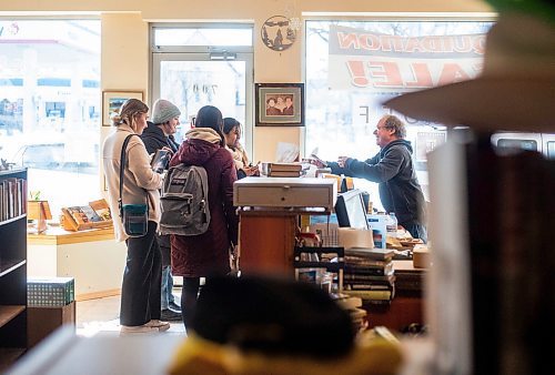 MIKAELA MACKENZIE / WINNIPEG FREE PRESS

Gary Nerman helps customers at Nerman&#x2019;s Books and Collectibles, which is closing down this Saturday after 30 years, in Winnipeg on Thursday, March 23, 2023. For Ben Waldman story.

Winnipeg Free Press 2023.