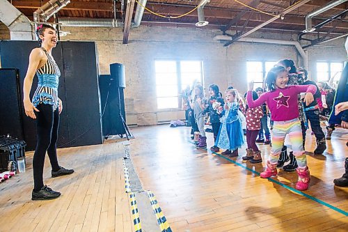 MIKAELA MACKENZIE / WINNIPEG FREE PRESS

Performer Sarah Teakle gets the whole audience to warm up with her before starting in on her show at the Festival of Fools at The Forks in Winnipeg on Monday, March 27, 2023. Standup.

Winnipeg Free Press 2023.