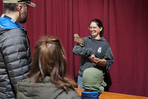 28032023
Jessica Riach with the Manitoba Burrowing Owl Recovery Program holds a burrowing owl for visitors to learn about during the Royal Manitoba Winter Fair at The Keystone Centre on Tuesday.
(Tim Smith/The Brandon Sun)
