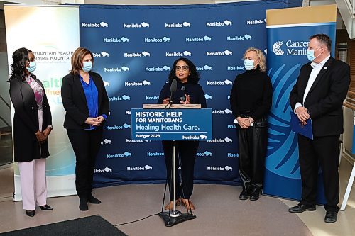 Dr. Sri Navaratnam, president and CEO of CancerCare Manitoba speaks during an announcement at the Brandon Regional Health Centre along with Health Minister Audrey Gordon, Manitoba Premier Heather Stefanson, Lee Meagher, chair of the CancerCare Manitoba Foundation and Brandon-East MLA Len Isleifson on Wednesday. (Tim Smith/The Brandon Sun)

