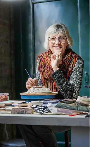 RUTH BONNEVILLE / WINNIPEG FREE PRESS 

ENT - ceramics

Feature photos on Winnipeg ceramic artist Grace Nickel in her studio, who won a Governor General's Award, specifically the Sadiye Bronfman Award, today. 


Alan Small story.

March 29th, 2023