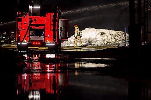 Mike Sudoma/Winnipeg Free Press
Fire crews work to extinguish a large warehouse fire on Sutherland Avenue, beside the Louise bridge Thursday evening
March 30, 2023 