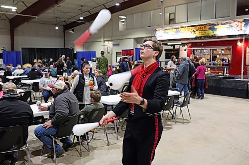 30032023
Schuyler Snowdon with Circus Surreal juggles for visitors to the Royal Manitoba Winter Fair in The Keystone Centre on Friday. 
(Tim Smith/The Brandon Sun)
