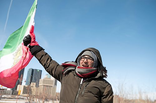 BROOK JONES / WINNIPEG FREE PRESS
Sohrab Khoshkebari waves an Iranian flag as he joins fellow members of the Iranian community and their supports protest Iran's regime. The group of protesters gathered in front of the Canadian Museum for Human Rights in Winnipeg, Man., Saturday, April 1, 2023. 