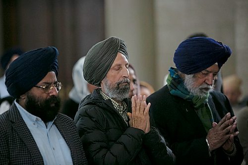 BROOK JONES / WINNIPEG FREE PRESS
Community members gather to kick-off Sikh Heritage Month in Manitoba at the Manitoba Legislative Building in Winnipeg, Man., Saturday, April 1, 2023. The event also featured Sikh Heritage Manitoba's inaugural ceremonial prayer called Ardaas. 