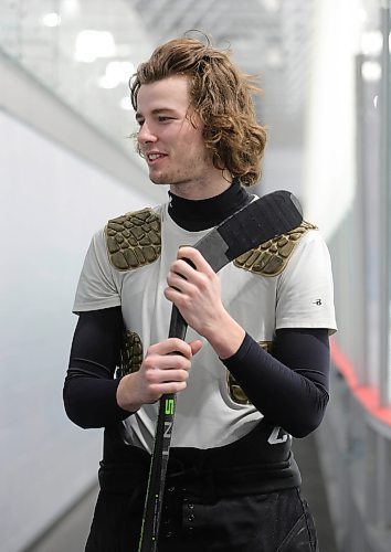 Strathclair's Conor Geekie, shown discussing how he tapes his stick in January at RINK Training in Winnipeg, said his approach to the game has changed since he was drafted in the first round of the 2022 National Hockey League draft by the Arizona Coyotes.
(Ruth Bonneville/Winnipeg Free Press)