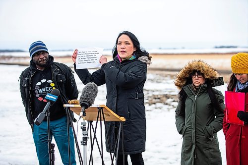 MIKAELA MACKENZIE / WINNIPEG FREE PRESS

Seidu Mohammed (left), Jenny Kwan, Leah Gazan, and Shauna Labman speak about the changes to the Safe Third Country agreement, and how this has made irregular border crossings much more hazardous for refugees, near the border in Emerson on Monday, April 3, 2023.  For Chris story.

Winnipeg Free Press 2023.