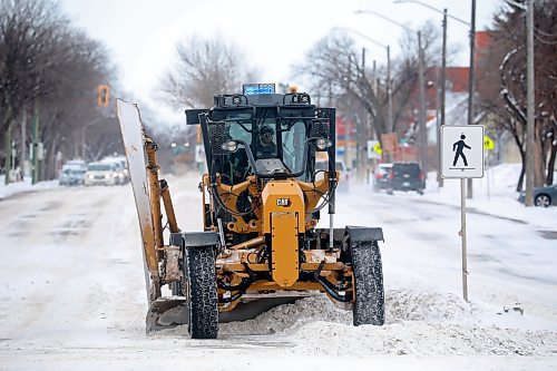 A plow clears the street along Victoria Avenue East on Monday after snow fell over Brandon this past weekend. Another storm is expected to pass through Manitoba this week, bringing with it 15 to 25 centimetres of snow. (Tim Smith/The Brandon Sun)