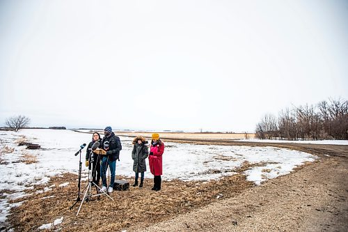 MIKAELA MACKENZIE / WINNIPEG FREE PRESS

Jenny Kwan (left), Seidu Mohammed, Leah Gazan, and Shauna Labman speak about the changes to the Safe Third Country agreement, and how this has made irregular border crossings much more hazardous for refugees, near the border in Emerson on Monday, April 3, 2023.  For Chris story.

Winnipeg Free Press 2023.