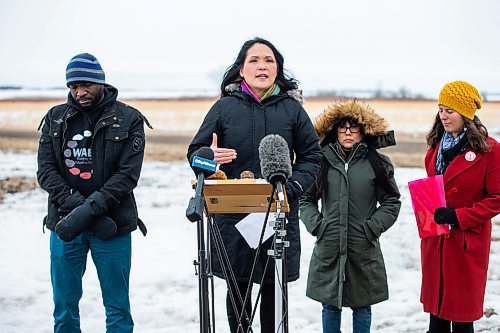 MIKAELA MACKENZIE / WINNIPEG FREE PRESS

Seidu Mohammed (left), Jenny Kwan, Leah Gazan, and Shauna Labman speak about the changes to the Safe Third Country agreement, and how this has made irregular border crossings much more hazardous for refugees, near the border in Emerson on Monday, April 3, 2023.  For Chris story.

Winnipeg Free Press 2023.