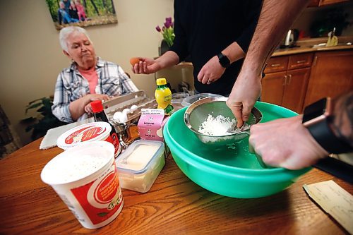 JOHN WOODS / WINNIPEG FREE PRESS
Elvera Kirk, her son Lee and her grandson Chris, make an old family recipe for Glumz Paska, a sweet cheese spread put on paska bread at Easter, in her apartment Monday, April 3, 2023. 

Re: wazney