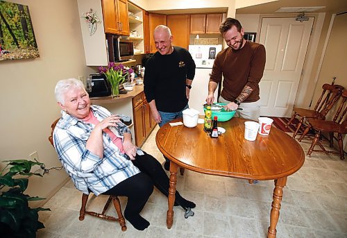 JOHN WOODS / WINNIPEG FREE PRESS
Elvera Kirk, her son Lee and her grandson Chris, make an old family recipe for Glumz Paska, a sweet cheese spread put on paska bread at Easter, in her apartment Monday, April 3, 2023. 

Re: wazney