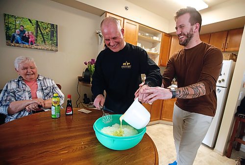 JOHN WOODS / WINNIPEG FREE PRESS
Elvera Kirk, her son Lee and her grandson Chris, make an old family recipe for Glumz Paska, a sweet cheese spread put on paska bread at Easter, in her apartment Monday, April 3, 2023. 

Re: wazney