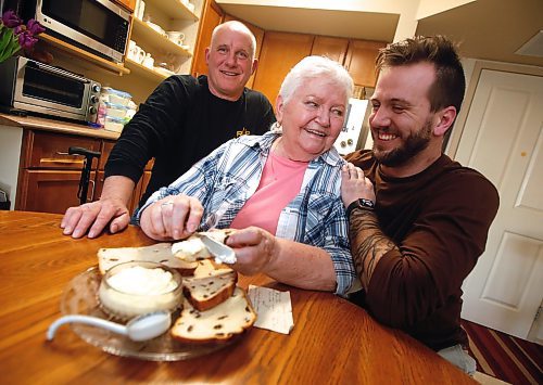JOHN WOODS / WINNIPEG FREE PRESS
Elvera Kirk, her son Lee and her grandson Chris, make an old family recipe for Glumz Paska, a sweet cheese spread put on paska bread at Easter, in her apartment Monday, April 3, 2023.
Re: wazney