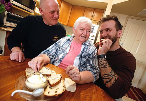 JOHN WOODS / WINNIPEG FREE PRESS
Elvera Kirk, her son Lee and her grandson Chris, make an old family recipe for Glumz Paska, a sweet cheese spread put on paska bread at Easter, in her apartment Monday, April 3, 2023. 

Re: wazney