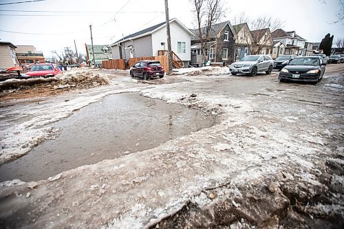 MIKAELA MACKENZIE / WINNIPEG FREE PRESS

Cars avoid a massive crater in the road on Gordon Avenue near Henderson Highway in Winnipeg on Tuesday, April 4, 2023. For Malak story.

Winnipeg Free Press 2023.