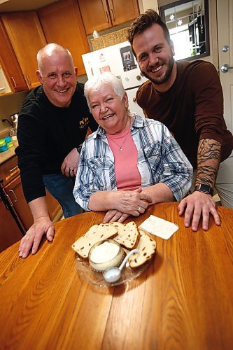 JOHN WOODS / WINNIPEG FREE PRESS
Elvera Kirk, her son Lee and her grandson Chris, make an old family recipe for Glumz Paska, a sweet cheese spread put on paska bread at Easter, in her apartment Monday, April 3, 2023. 

Re: wazney