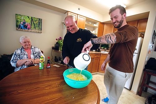 JOHN WOODS / WINNIPEG FREE PRESS
Elvera Kirk, her son Lee and her grandson Chris, make an old family recipe for Glumz Paska, a sweet cheese spread put on paska bread at Easter, in her apartment Monday, April 3, 2023. 

Re: wazney